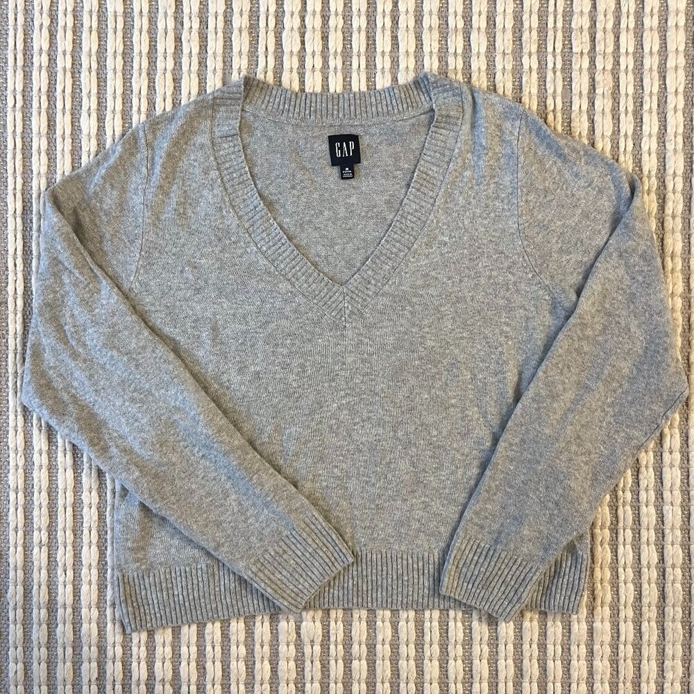 Gap Gray V Neck Sweater Size M Petite